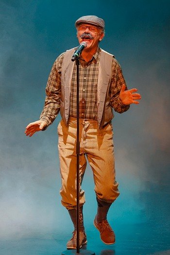 Aimé - Danc Sing Show Image de l'artiste Aimé en public. Photo de Sylvie Bourget pour Danc Sing Show.