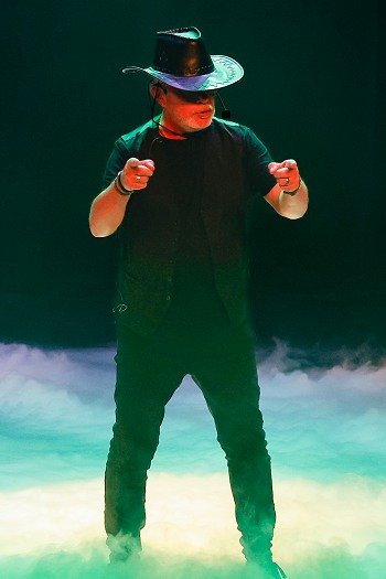 Pascal - Danc Sing Show Image de l'artiste Pascal en public. Photo de Sylvie Bourget pour Danc Sing Show.