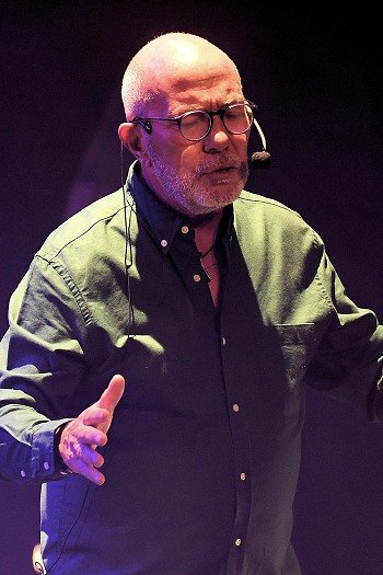 Pascal - Danc Sing Show Image de l'artiste Pascal en public. Photo de Patrice Bréluzeau pour Danc Sing Show.